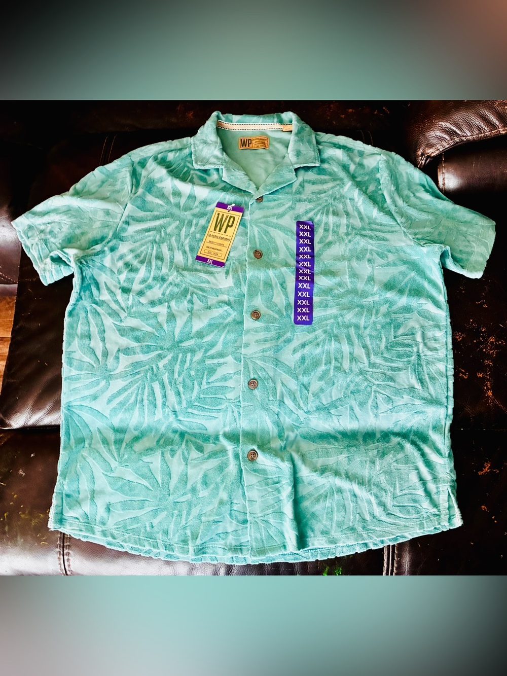 BNWT Men’s Teal Leaf-Print Short Sleeve Button-Down Shirt